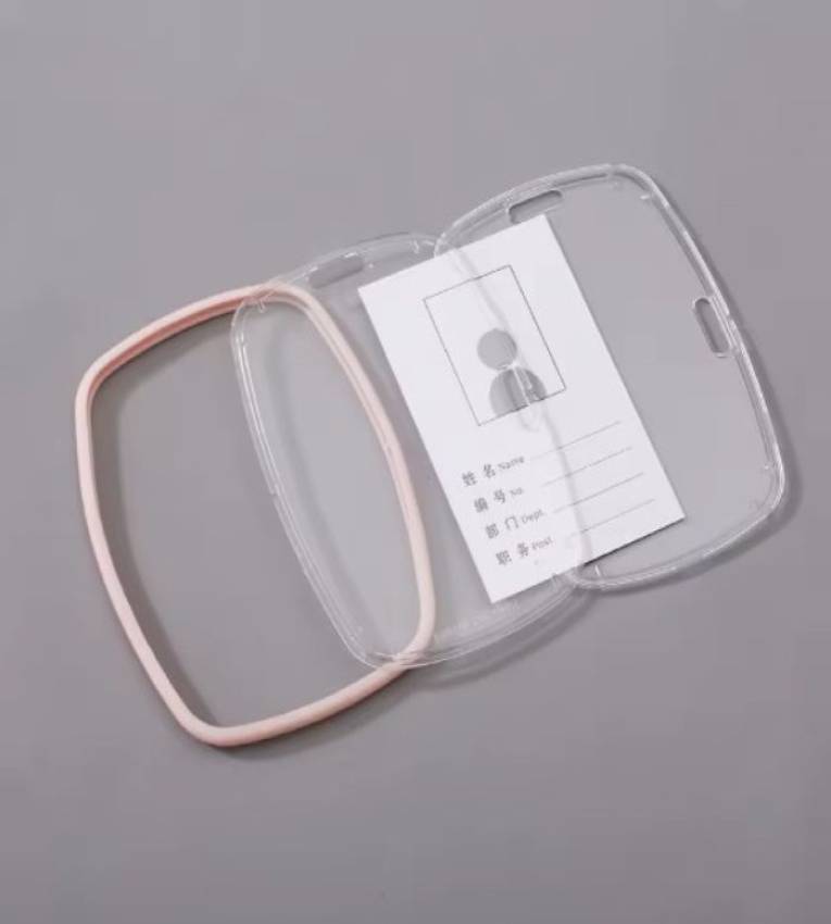 85x54 mm Porte-badge transparent en  plastique , idéal pour protéger vos cartes professionnelles et d'identification.